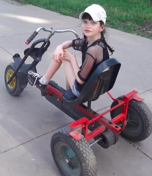 9岁乌克兰女孩长了一副扁平鼻梁,打破刻板审美成为了封面女郎?