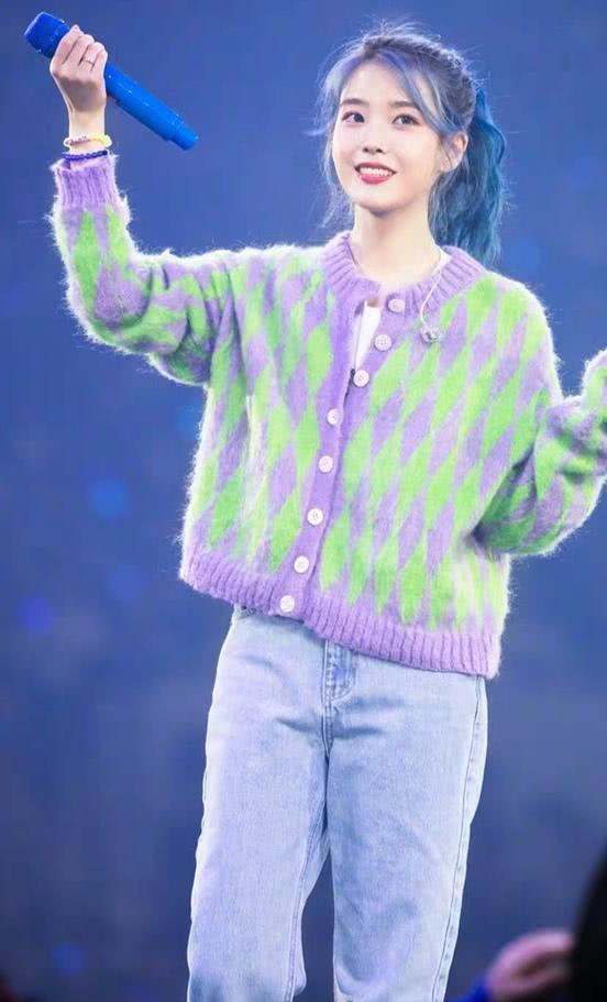 秋冬如何穿出高级感?跟着图片学搭配,让紫色浪漫美出新高度