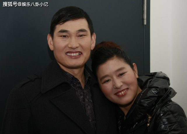 四大草根明星现状,草帽姐忘本,大衣哥被欺负,只有他不忘初心