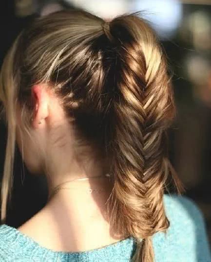 过年梳这四种发型有精气神还显年轻，看吴昕示范就知道了