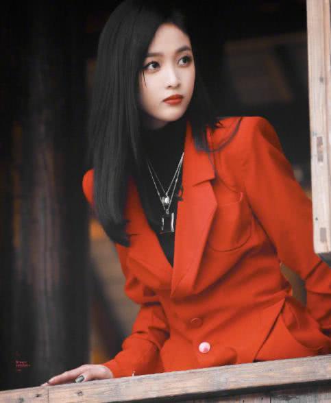 秋冬时节不会穿衣,吴宣仪的4套穿搭技巧让你一不小心变成时髦精