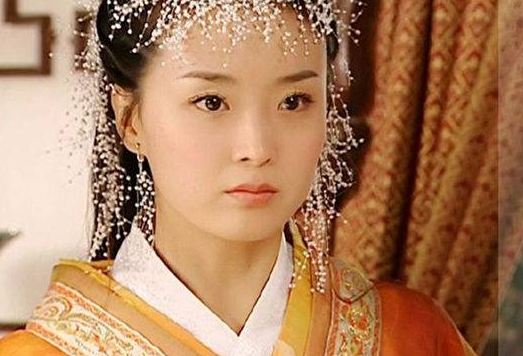 经典造型：赵丽颖最赏心悦目，周慧敏最经典，谁最仙气十足？