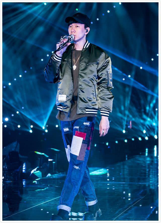 杨幂、李现、肖战的晚会彩排穿搭好看炸了！堪称跨年穿搭指南！