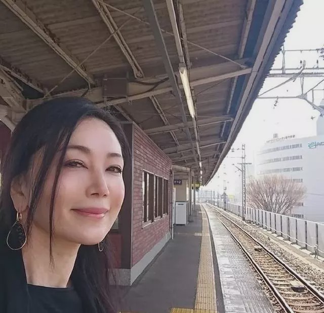 52岁老阿姨有多美?这个日本女人用她的身材来告诉你