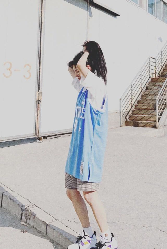 章若楠这是啥神仙颜值？宽大篮球服却穿出了初恋感，太好看了