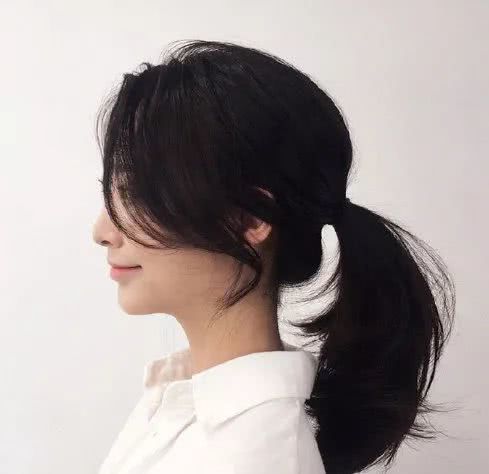 过年梳这四种发型有精气神还显年轻，看吴昕示范就知道了