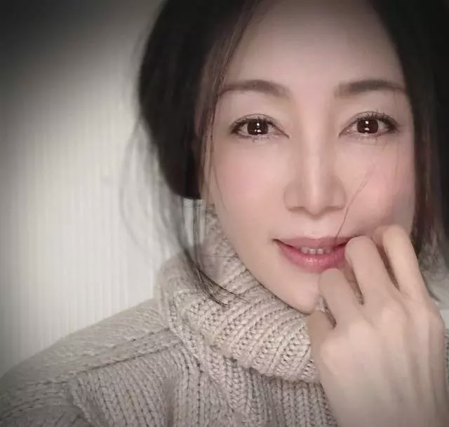 52岁老阿姨有多美?这个日本女人用她的身材来告诉你