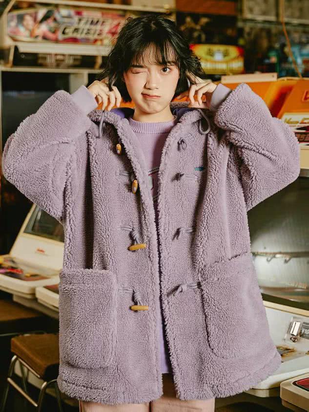 秋冬如何穿出高级感?跟着图片学搭配,让紫色浪漫美出新高度