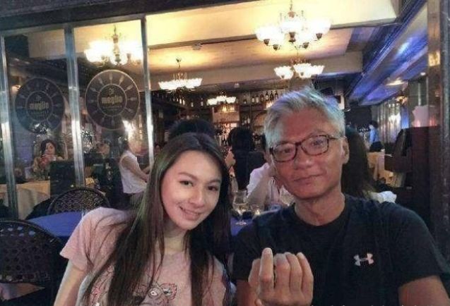 香港第一美男子，刘嘉玲林青霞都被迷倒，58岁破产被妻子抛弃