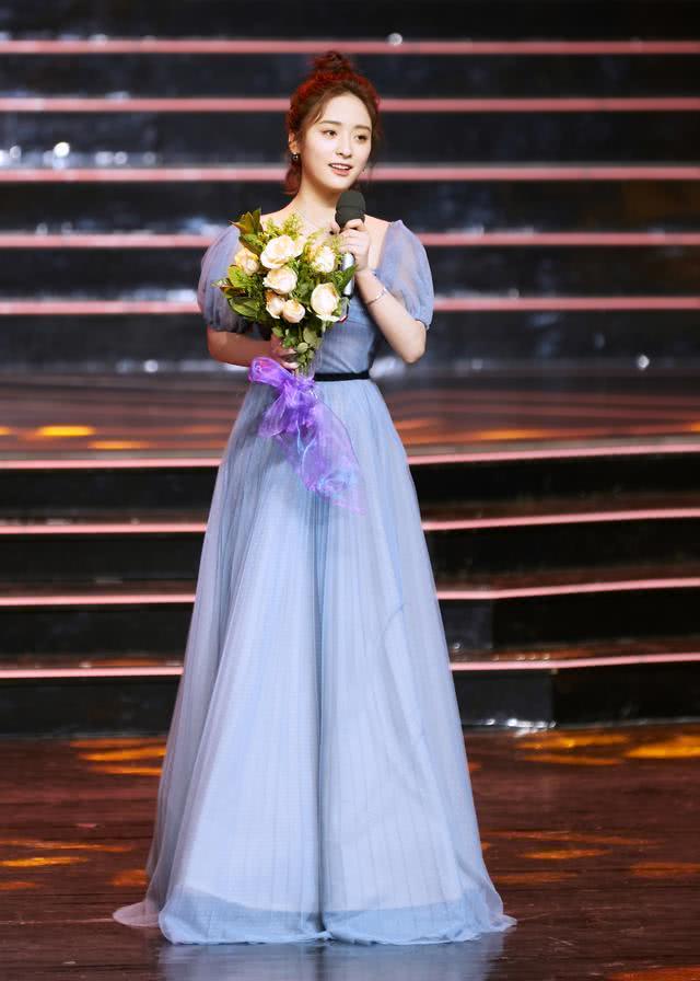 沈月瘦到认不出？低胸短裙仙气十足还显高