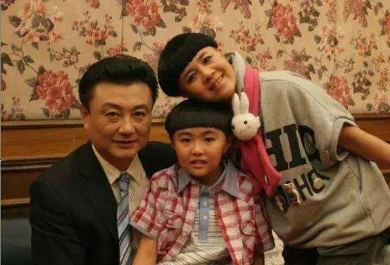 金龟子王宁30年珍珠婚罕见秀合影,幸福宣称创造了自己的般配