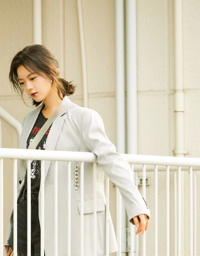 00后小花你喜欢谁?赵今麦、张子枫清新元气,只有她成熟的过分