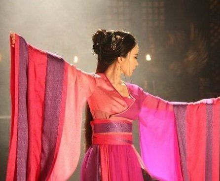 堪称史上最性感“苏妲己”,37岁霍思燕近照,身材比柳岩还性感