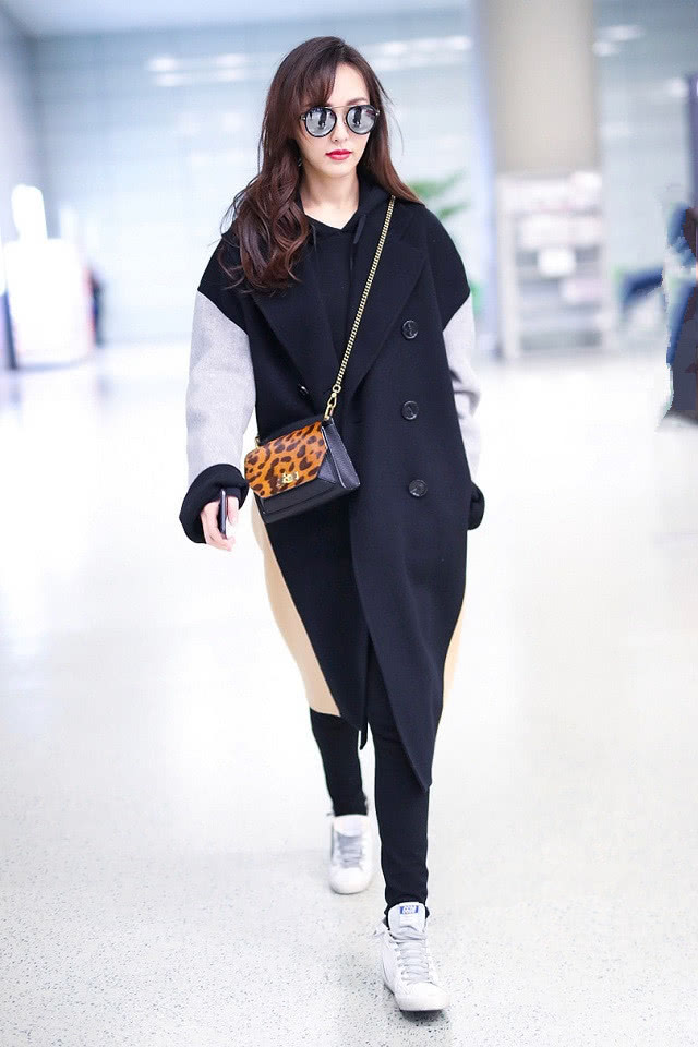 打底裤太俗气,今年冬天流行这条裤子,遮肉显瘦还很保暖