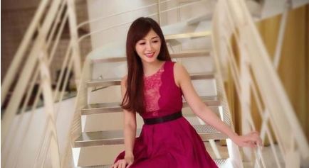 曾绯闻不断，丈夫等她换了2任男友才娶到她，今38岁魅力十足