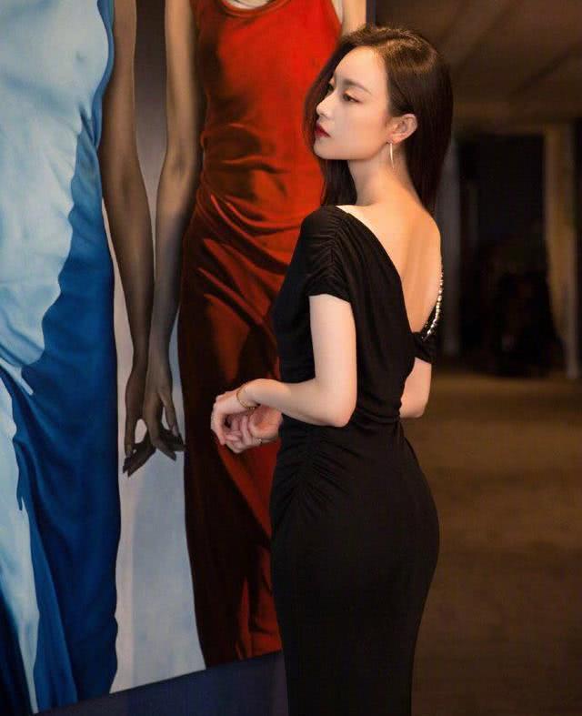 倪妮在线教你轻奢感穿搭，既能HOLD住女王风，还能穿出邻家姐姐范