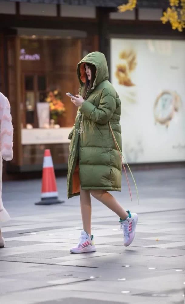 寒冬时节羽绒服还可以这样穿?社会大舞台让人涨姿势!