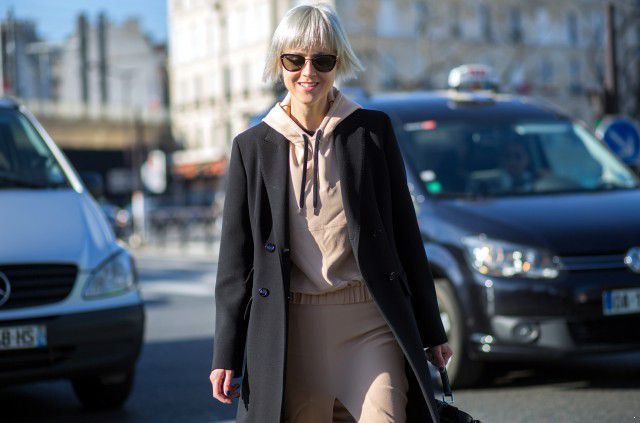 卫衣怎么搭配,今年卫衣流行这样穿