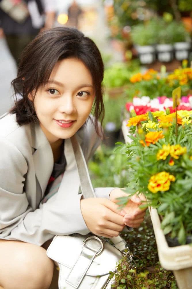 00后小花你喜欢谁?赵今麦、张子枫清新元气,只有她成熟的过分