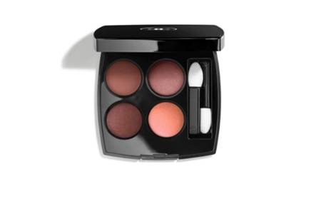 香奈儿2020春夏彩妆系列，桃粉色打造雾面高级感妆容