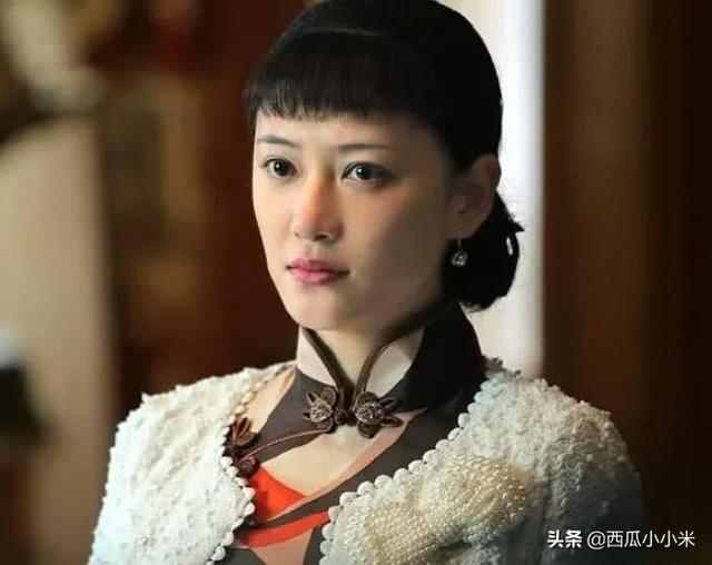 难怪应采儿要一直露额头了，看到“齐刘海”后，网友：判若两人！