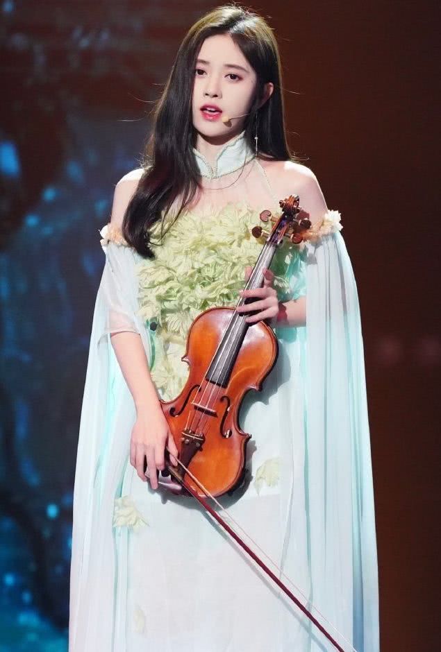 鞠婧祎的裙子有多薄?没想到她穿起来又仙又美太好看