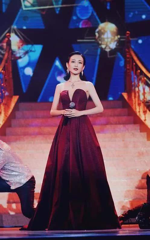 王鸥的气场太强大,不管在什么场合都能HOLD住全场成焦点