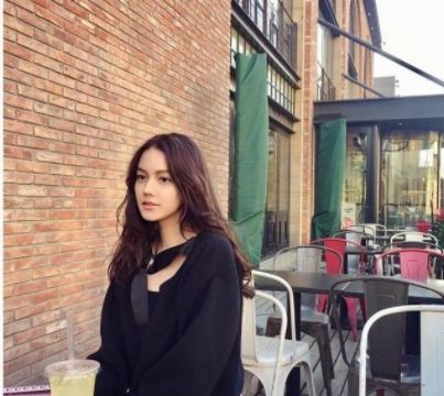 放弃主持做演员,娶德国妻子低调幸福18年,混血女儿颜值高