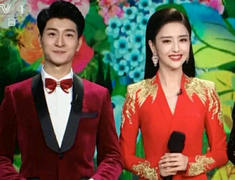 春晚主持人鼻影引热议,黄晓明帅气吸粉,看到马思纯:不敢相信