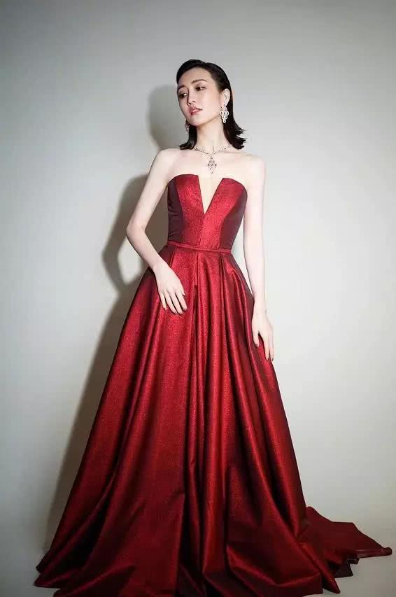 王鸥的气场太强大,不管在什么场合都能HOLD住全场成焦点