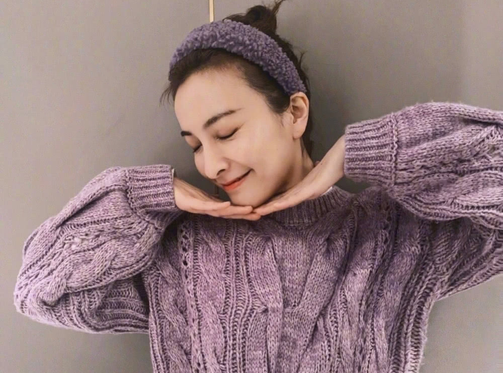 吴昕衣品越来越好,连换3套紫色系造型,却意外穿出少女感?