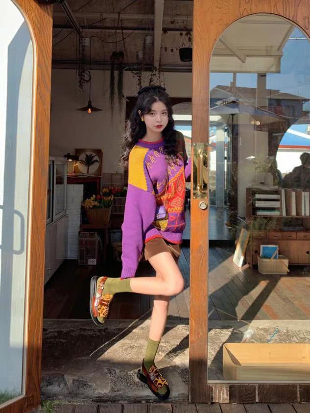 秋冬如何穿出高级感?跟着图片学搭配,让紫色浪漫美出新高度