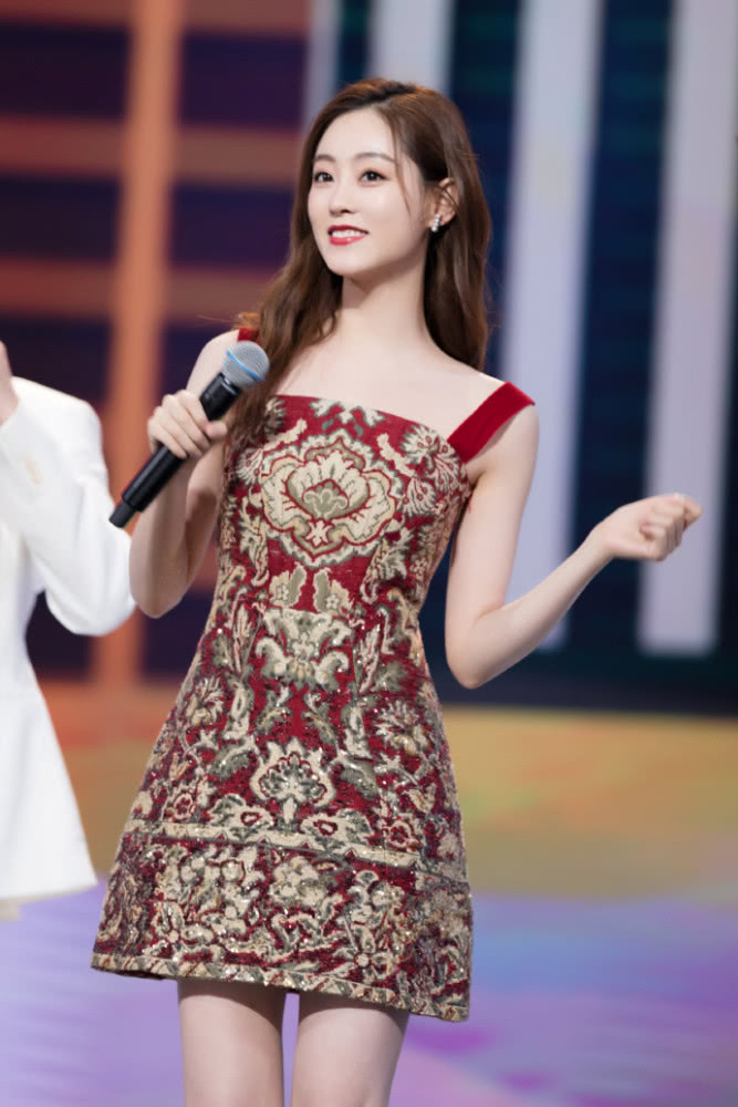 杨幂旗下小花身材都不赖,可论穿衣还是祝绪丹最像她