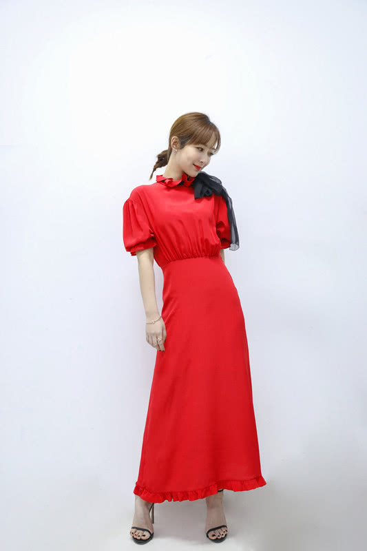 杨紫换了款发型，扎起高高的马尾显可爱，2020新年就该做这样的发型！