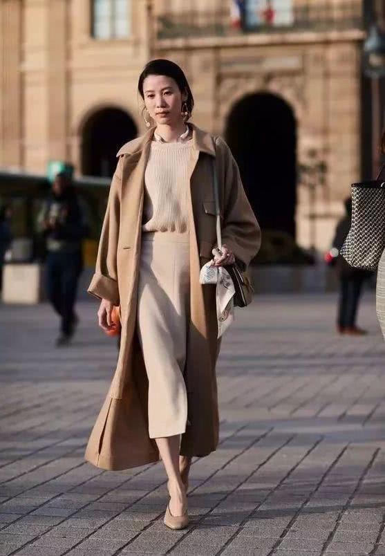 冬天穿裙子比裤子更显瘦！3个搭配保暖又显高，穿出温柔时髦