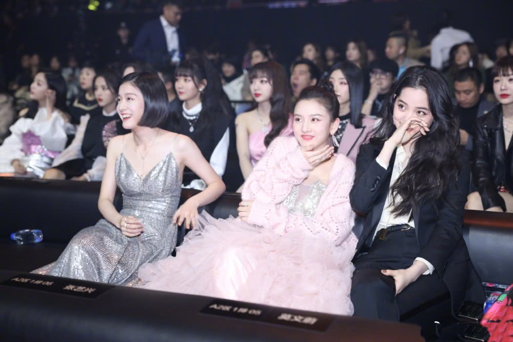 神仙同框太多!郑爽热巴甜酷双杀,亦菲被丽颖艳压,杨紫难敌杨幂