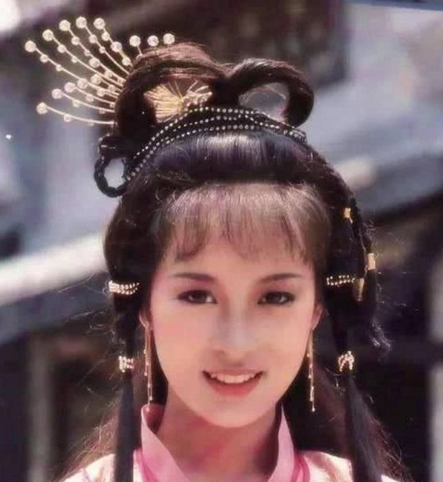 她是“第一古装美人”，39岁嫁入豪门，如今夫妻恩爱很幸福