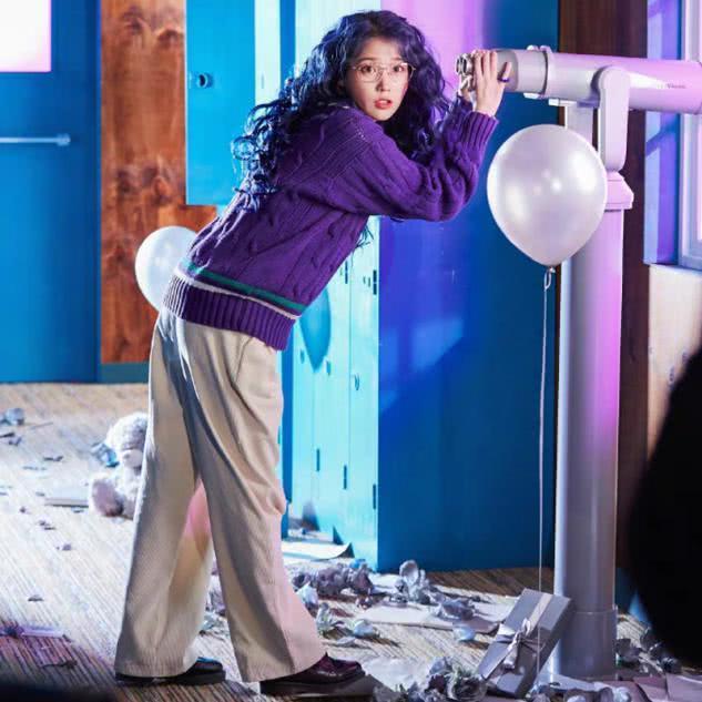 秋冬如何穿出高级感?跟着图片学搭配,让紫色浪漫美出新高度