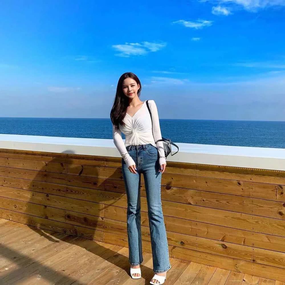 针织衫+拖地裤=秋冬巨洋气穿搭,好看到爆