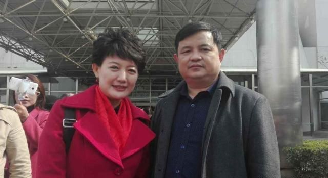 央视“最真实”的女主播，工作23年从不浓妆艳抹，今46岁仍单身