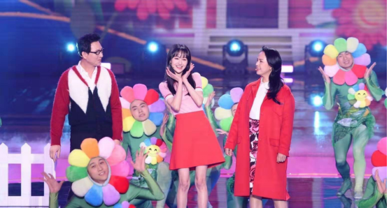 郑爽一家三口以素人名义捐款60万，当地粉丝感动到哭：爱死她了