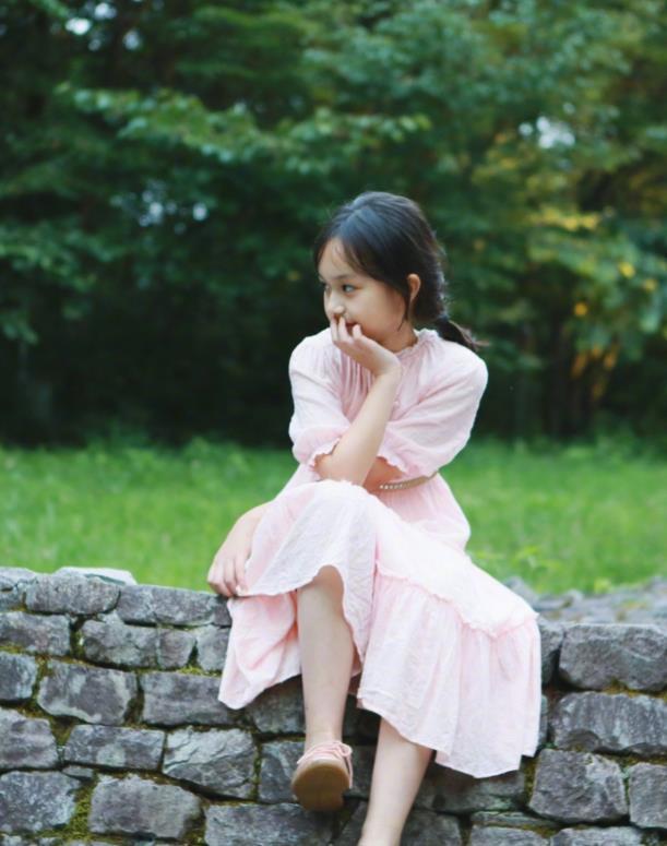 她是“最美小童星”,3岁出道年入百万,如今10岁的她长成这样