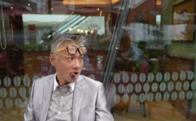 香港第一美男子，刘嘉玲林青霞都被迷倒，58岁破产被妻子抛弃