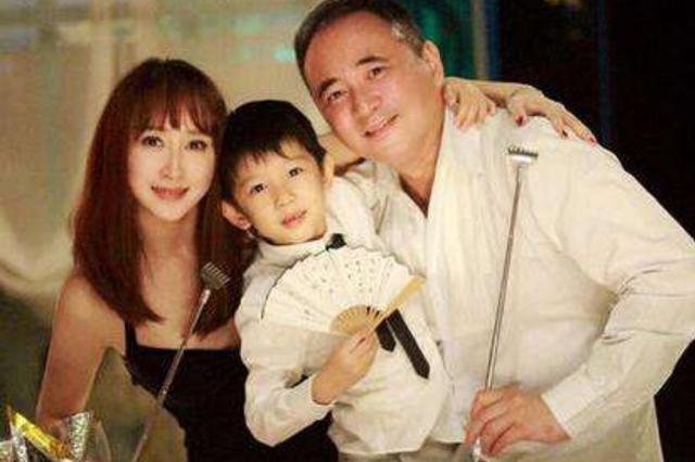 她嫁给马来西亚首富，老公为了她的睡眠，竟然主动切除身体部位