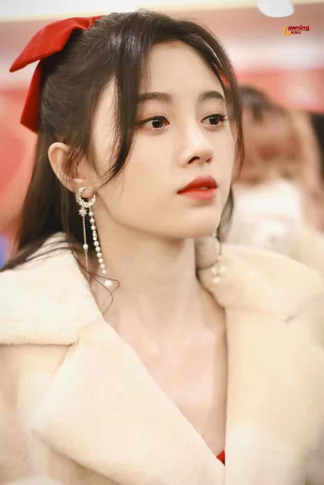 4招教你打造完美底妆，清透又有高级感，浮粉斑驳全走开