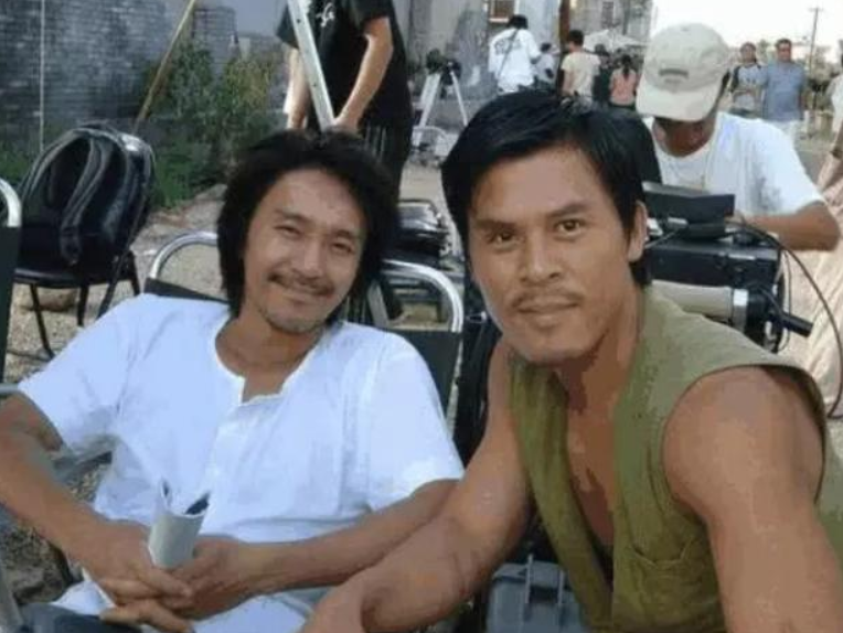 他为了报恩，对周星驰15年不离不弃，刘德华想拜他为师