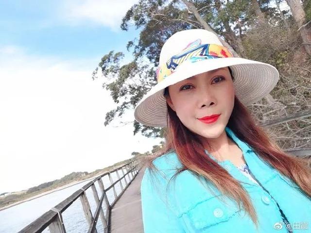 质疑颁奖礼有黑幕怒摔话筒,因病隐退多年,现凭借卫视春晚复出