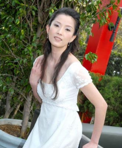 50岁叶全真近况,出道32年名不见经传,至今仍孤身一人!