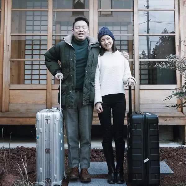 一夜爆红!这对济州夫妇356天穿情侣装,摄影旅行,上演最美爱情