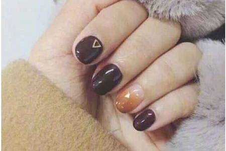 2019冬季美甲图片新款式，简单大方过年最适合的美甲图